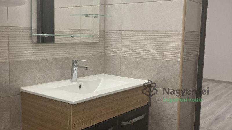 Debrecen, Nagyerdő, Lakás, tégla lakás  