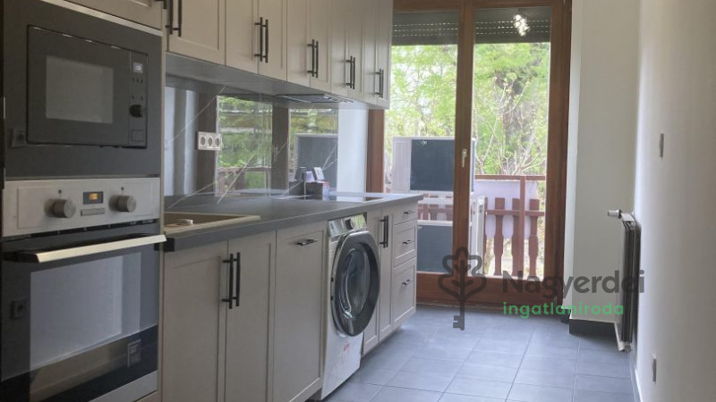 Debrecen, Nagyerdő, Lakás, tégla lakás  