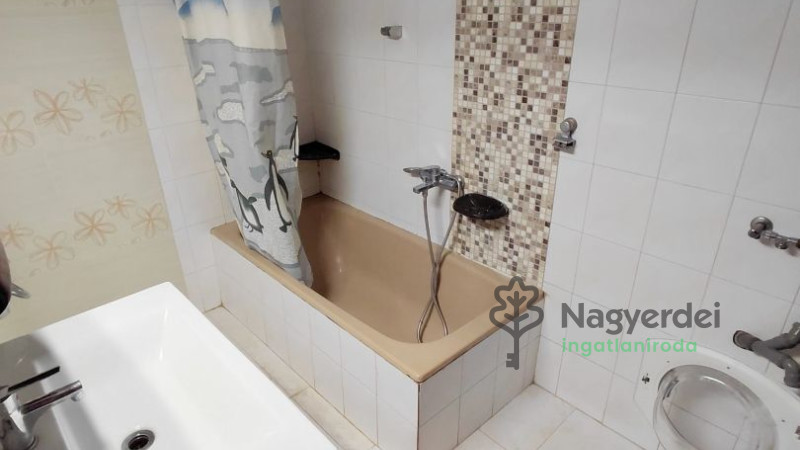 Debrecen, Sestakert, Lakás, tégla lakás  