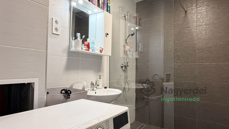 Hajdúszoboszló, Lakás, tégla lakás  