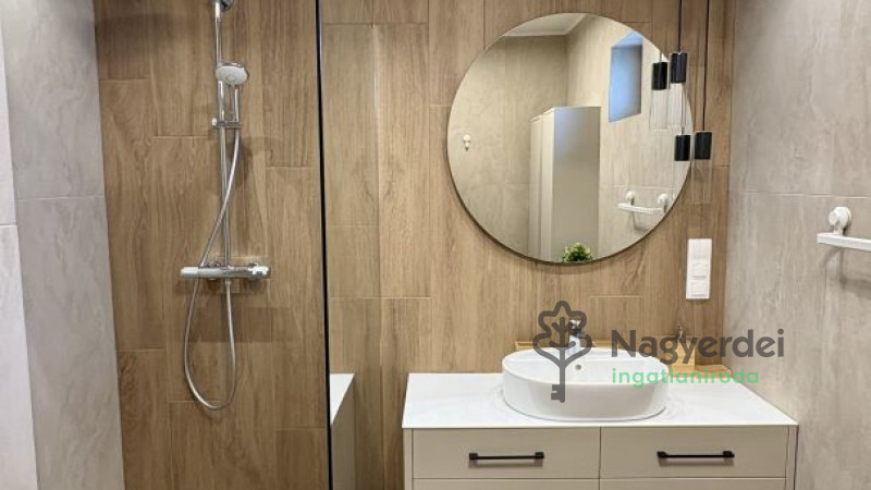 Debrecen, Csigekert, Lakás, tégla lakás  