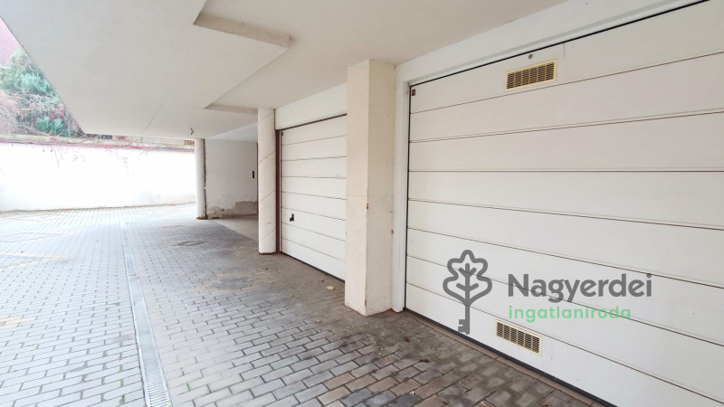 Debrecen, Nagyerdőalja, Lakás, tégla lakás  