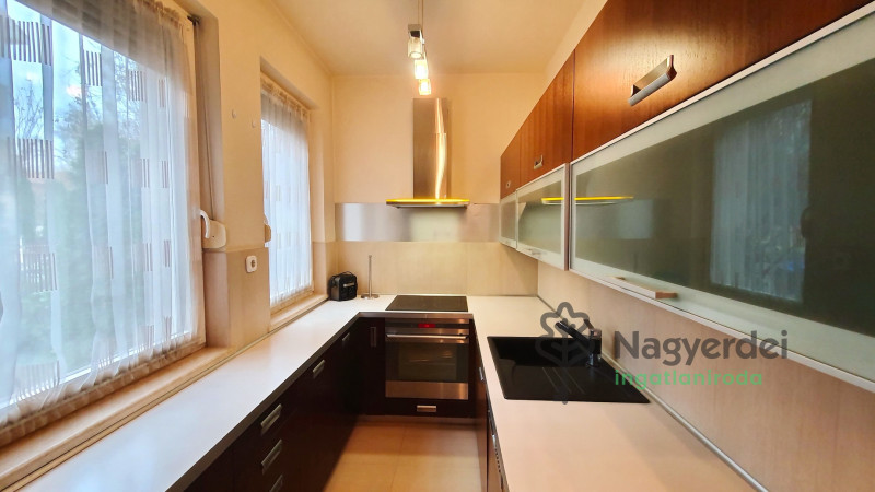 Debrecen, Nagyerdőalja, Lakás, tégla lakás  