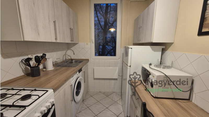 Debrecen, Nagyerdő, Lakás, tégla lakás  