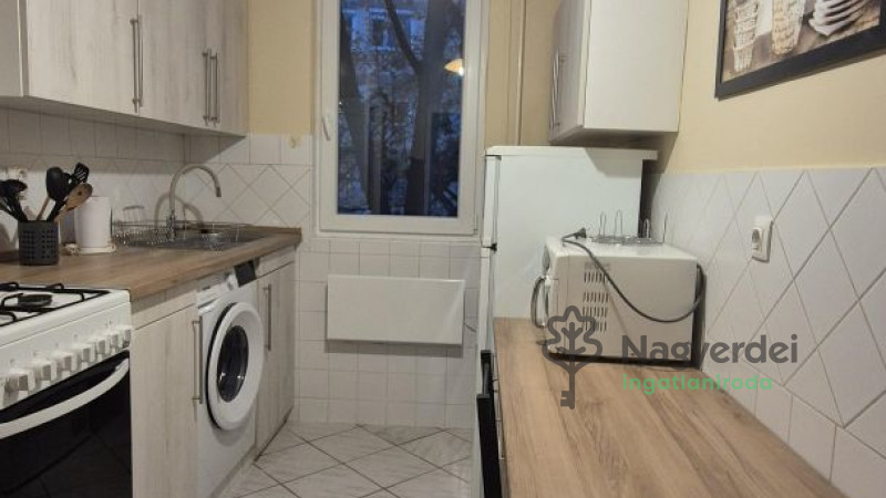 Debrecen, Nagyerdő, Lakás, tégla lakás  