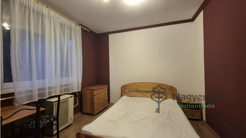 Debrecen, Nagyerdő, Lakás, tégla lakás  