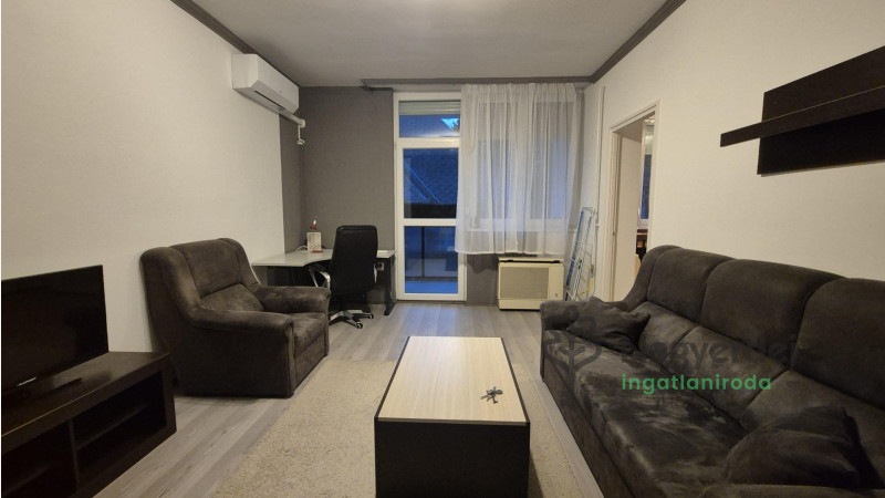 Debrecen, Nagyerdő, Lakás, tégla lakás  