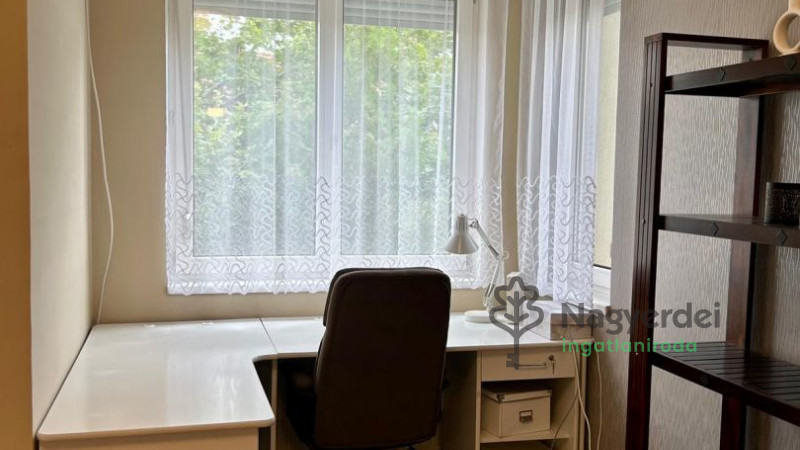 Debrecen, Nagyerdő, Lakás, tégla lakás  