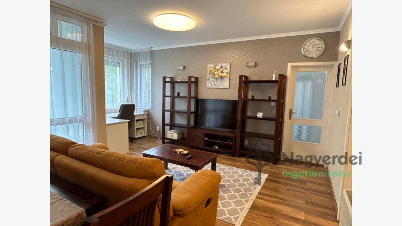 Debrecen, Nagyerdő, Lakás, tégla lakás  