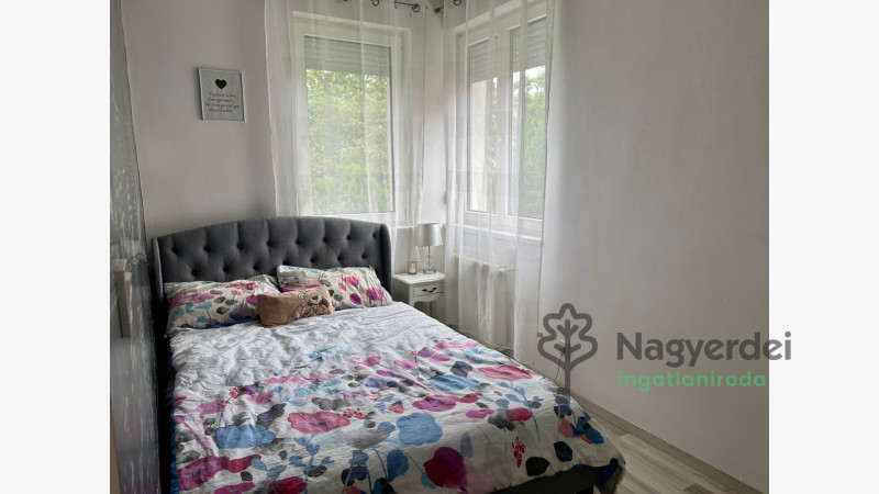 Debrecen, Nagyerdő, Lakás, tégla lakás  