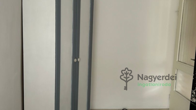 Debrecen, Nagyerdő, Lakás, tégla lakás  