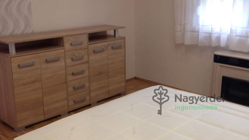 Debrecen, Sestakert, Lakás, tégla lakás  