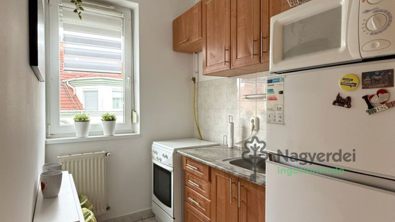 Debrecen, Széchenyikert, Lakás, tégla lakás  