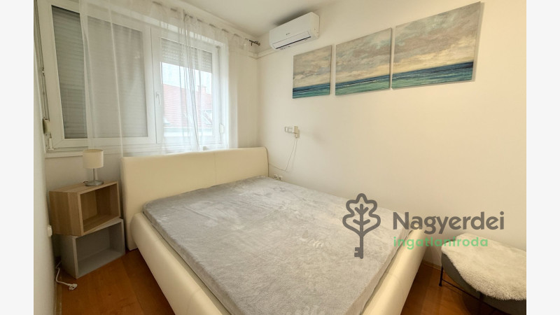 Debrecen, Széchenyikert, Lakás, tégla lakás  