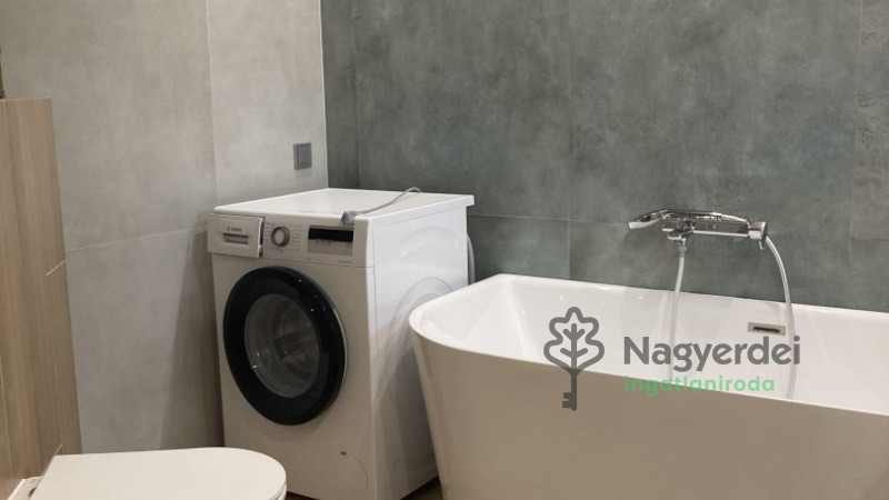 Debrecen, Liget lakópark, Ház, sorház  