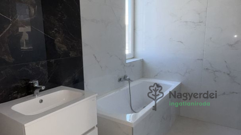 Debrecen, Belváros, Lakás, tégla lakás  