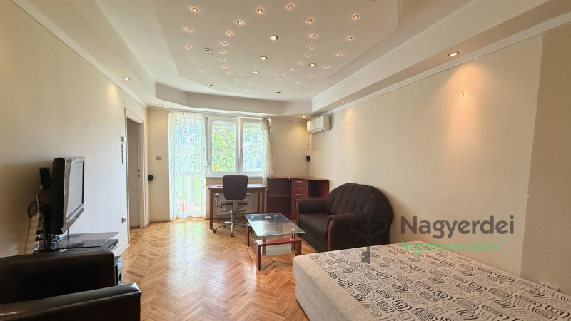 Debrecen, Nagyerdő, Lakás, tégla lakás  