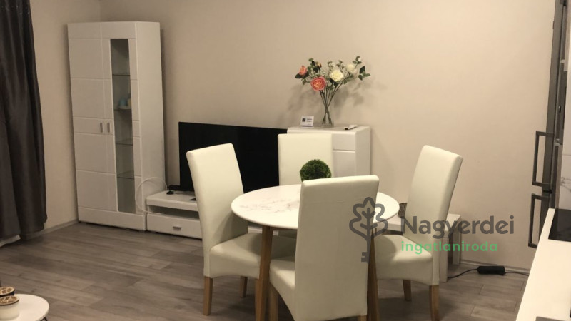 Debrecen, Egyetemváros, Lakás, tégla lakás  