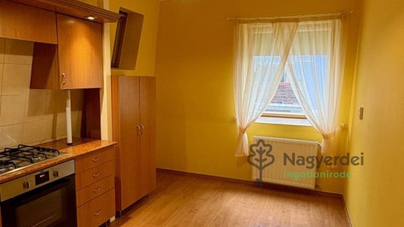 Debrecen, Epreskert, Lakás, tégla lakás  