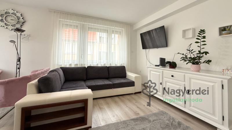 Debrecen, Hatvan utcai kert, Lakás, tégla lakás  