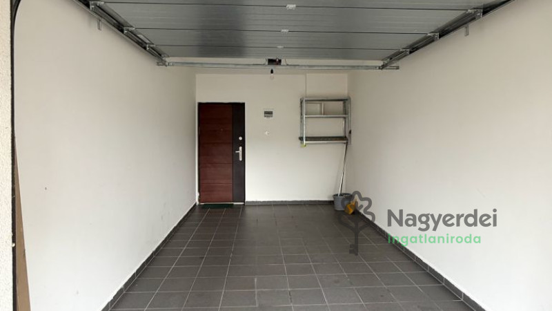 Debrecen, Hatvan utcai kert, Lakás, tégla lakás  