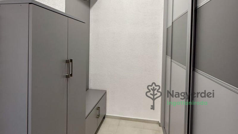 Debrecen, Sestakert, Lakás, tégla lakás  