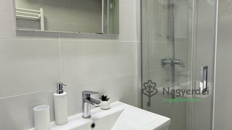 Debrecen, Sestakert, Lakás, tégla lakás  