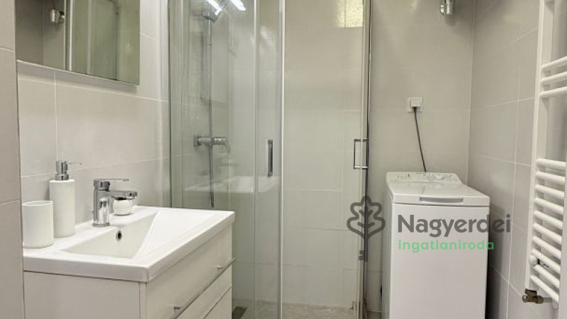 Debrecen, Sestakert, Lakás, tégla lakás  