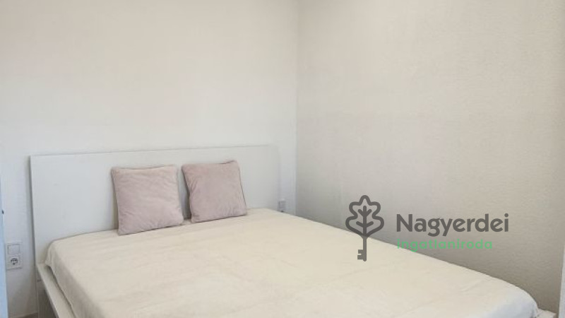 Debrecen, Sestakert, Lakás, tégla lakás  