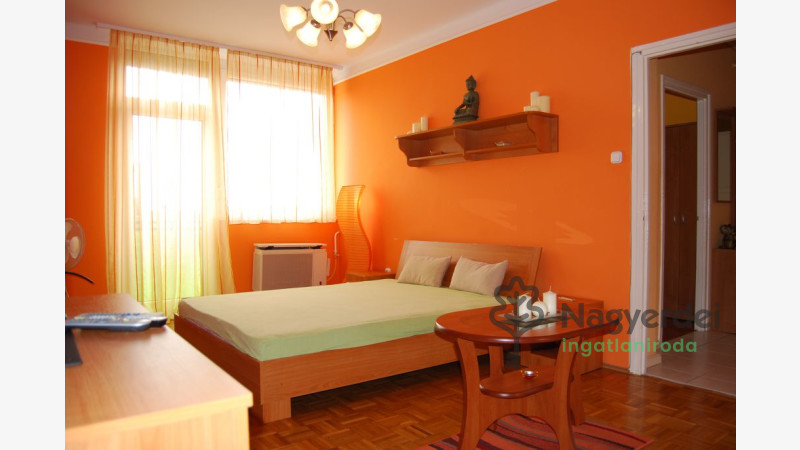 Debrecen, Nagyerdőalja, Lakás, tégla lakás  