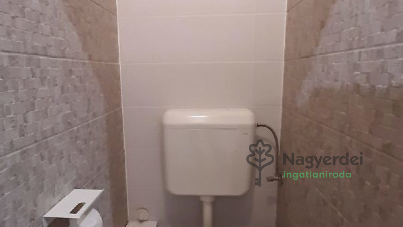 Debrecen, Nagyerdőalja, Lakás, csúsztatott zsalus  