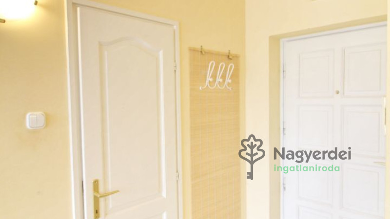 Debrecen, Nagyerdőalja, Lakás, tégla lakás  
