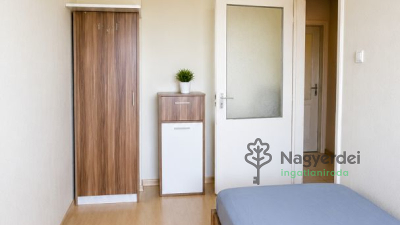 Debrecen, Libakert, Lakás, panel lakás  