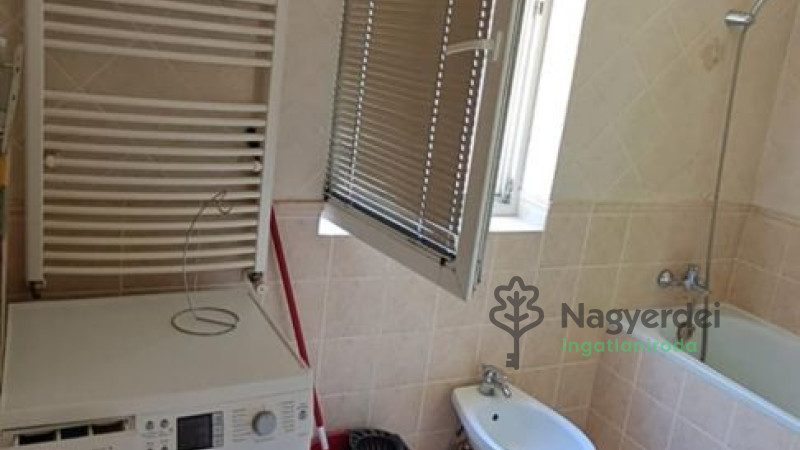 Debrecen, Nagyerdő, Lakás, tégla lakás  