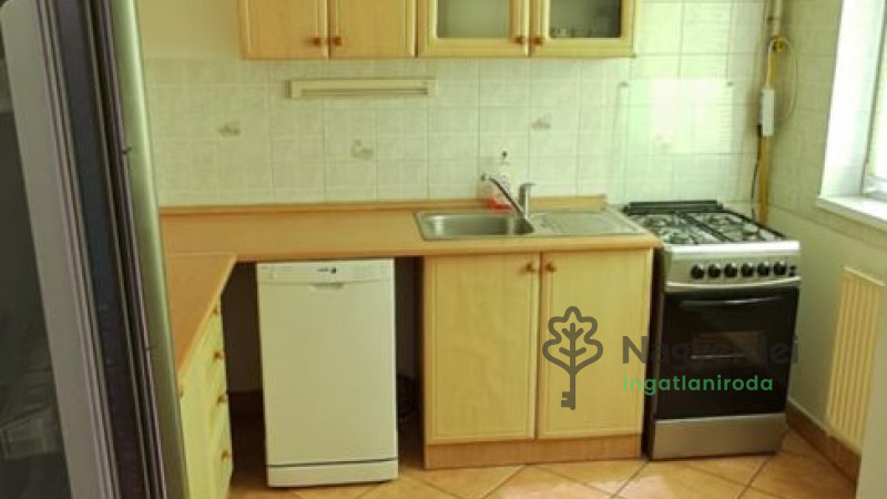 Debrecen, Nagyerdő, Lakás, tégla lakás  