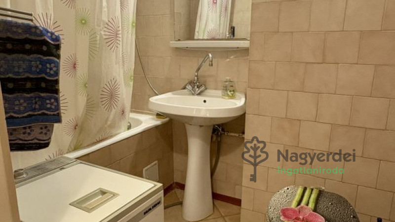 Debrecen, Nagyerdőalja, Lakás, tégla lakás  
