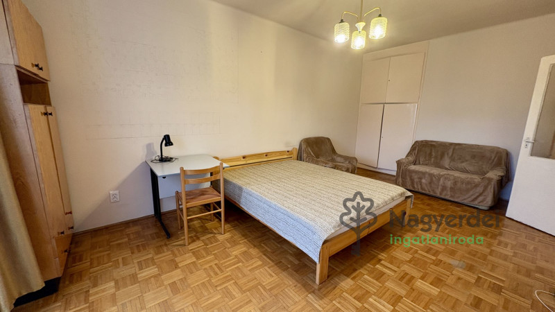 Debrecen, Nagyerdőalja, Lakás, tégla lakás  
