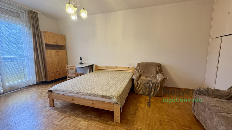 Debrecen, Nagyerdőalja, Lakás, tégla lakás  