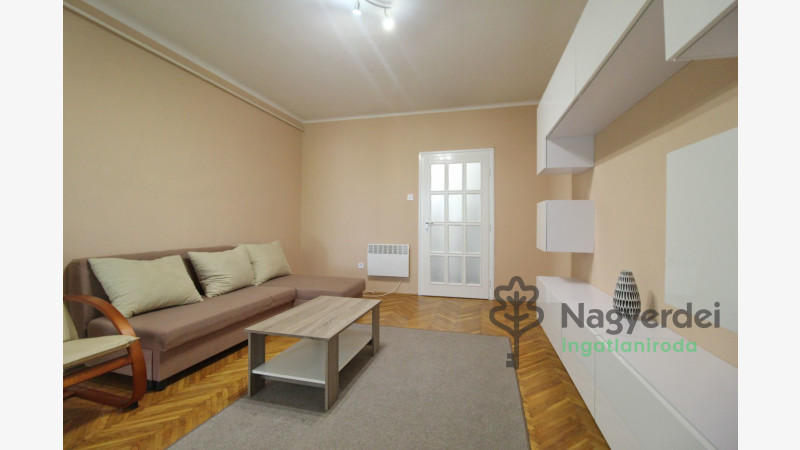 Debrecen, Nagyerdő, Lakás, tégla lakás  