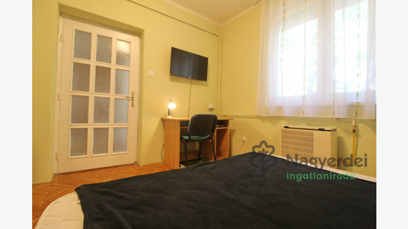 Debrecen, Nagyerdő, Lakás, tégla lakás  