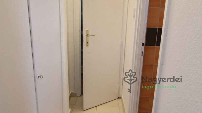 Debrecen, Nagyerdő, Lakás, tégla lakás  