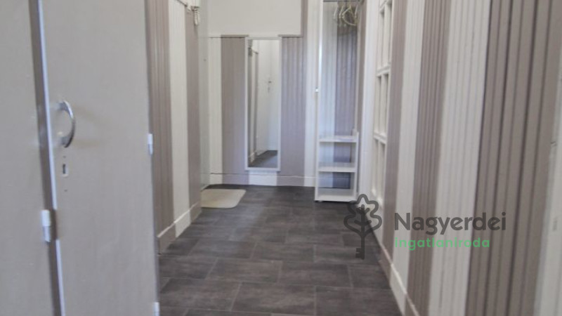 Debrecen, Nagyerdő, Lakás, tégla lakás  