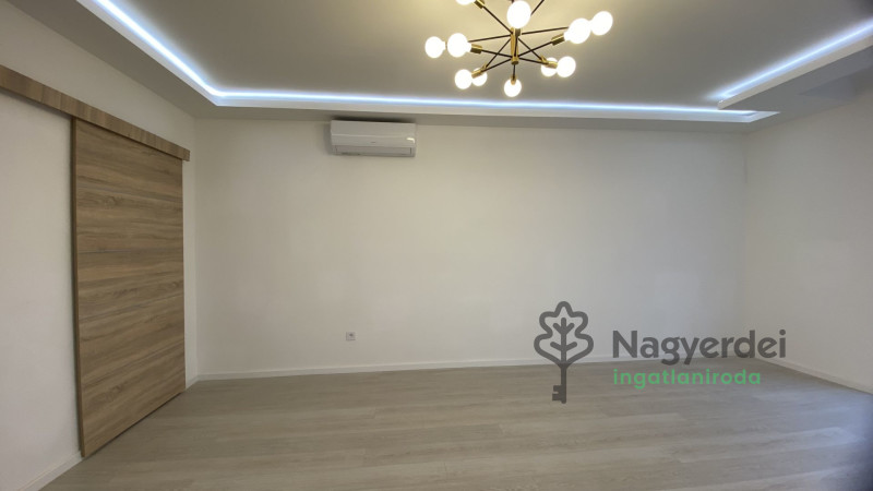 Debrecen, Nagyerdőalja, Lakás, tégla lakás  