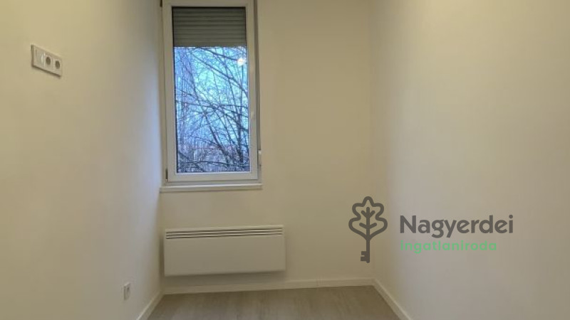 Debrecen, Nagyerdőalja, Lakás, tégla lakás  