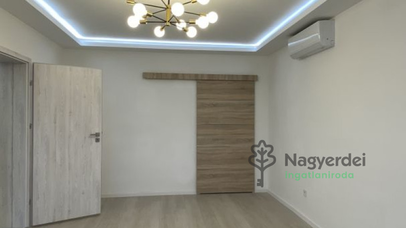 Debrecen, Nagyerdőalja, Lakás, tégla lakás  