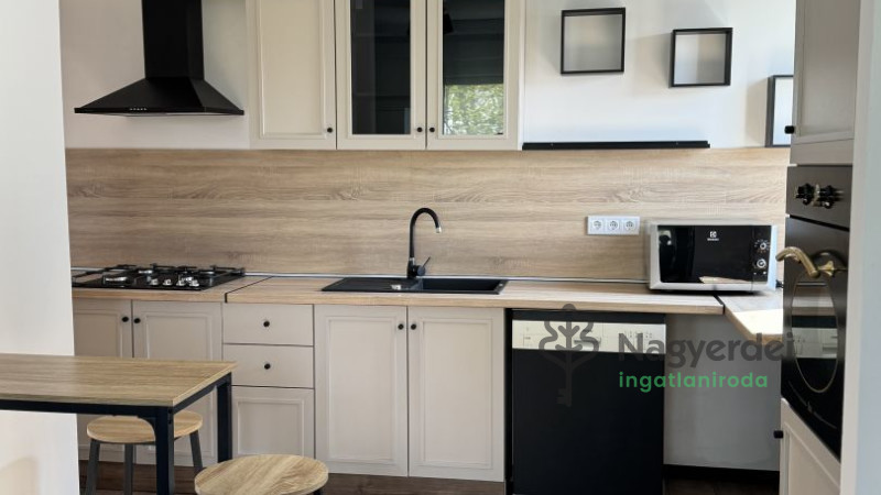 Debrecen, Egyetemváros, Lakás, tégla lakás  