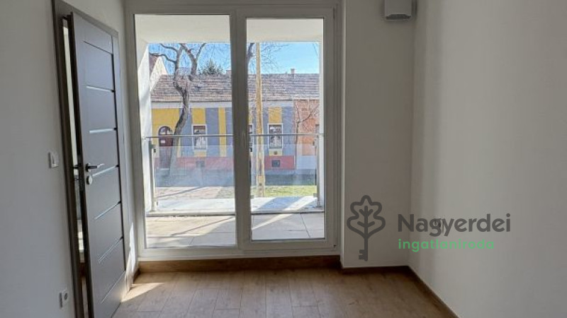 Debrecen, Belváros, Lakás, tégla lakás  