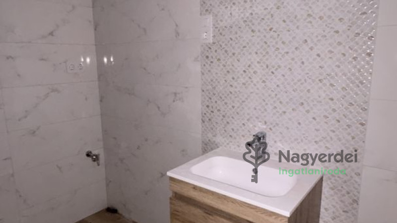 Debrecen, Belváros, Lakás, tégla lakás  