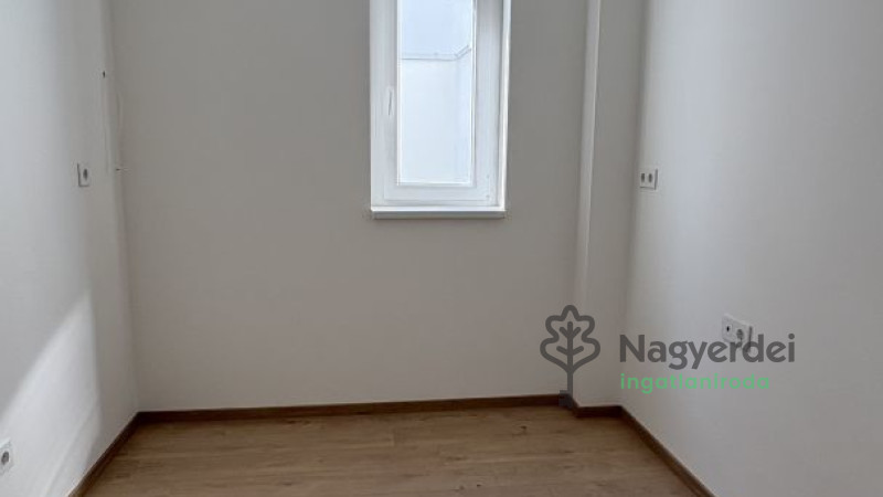 Debrecen, Belváros, Lakás, tégla lakás  