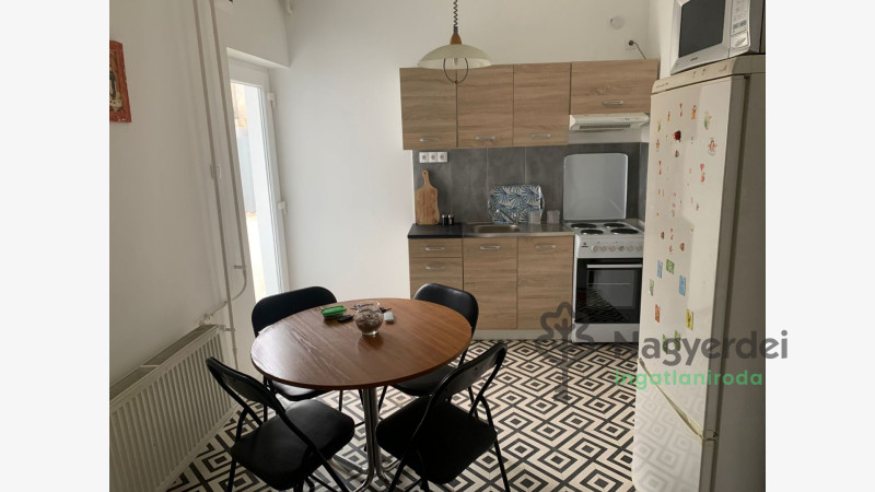 Debrecen, Bem tér, Lakás, tégla lakás  